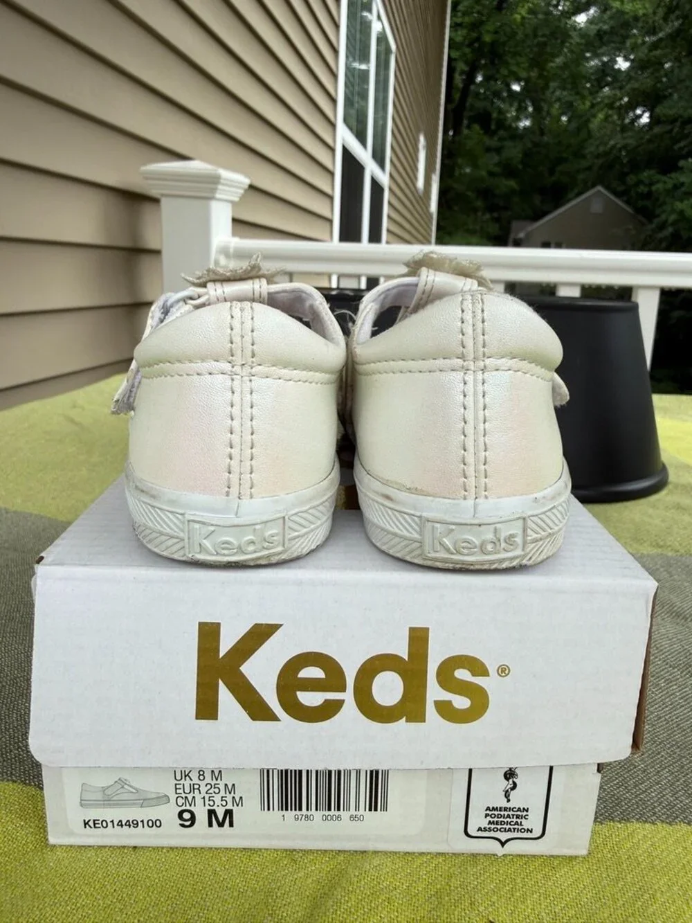 Keds Daphne Flower White Pearlized T-Strap Mary Jane Shoes Girls Size 9M